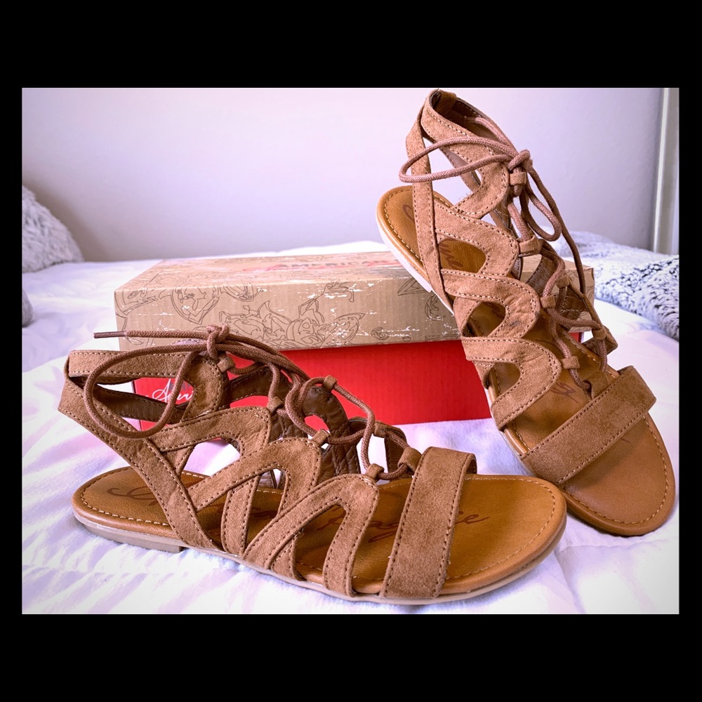 BNIB American Rag Amarlie Gladiator Sandals